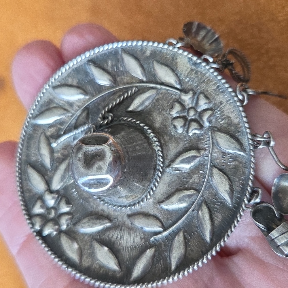 Vintage Mexico 925 Sterling Western Hat Sombrero Brooch Charms Guitar! 13 Grams - Picture 4 of 7